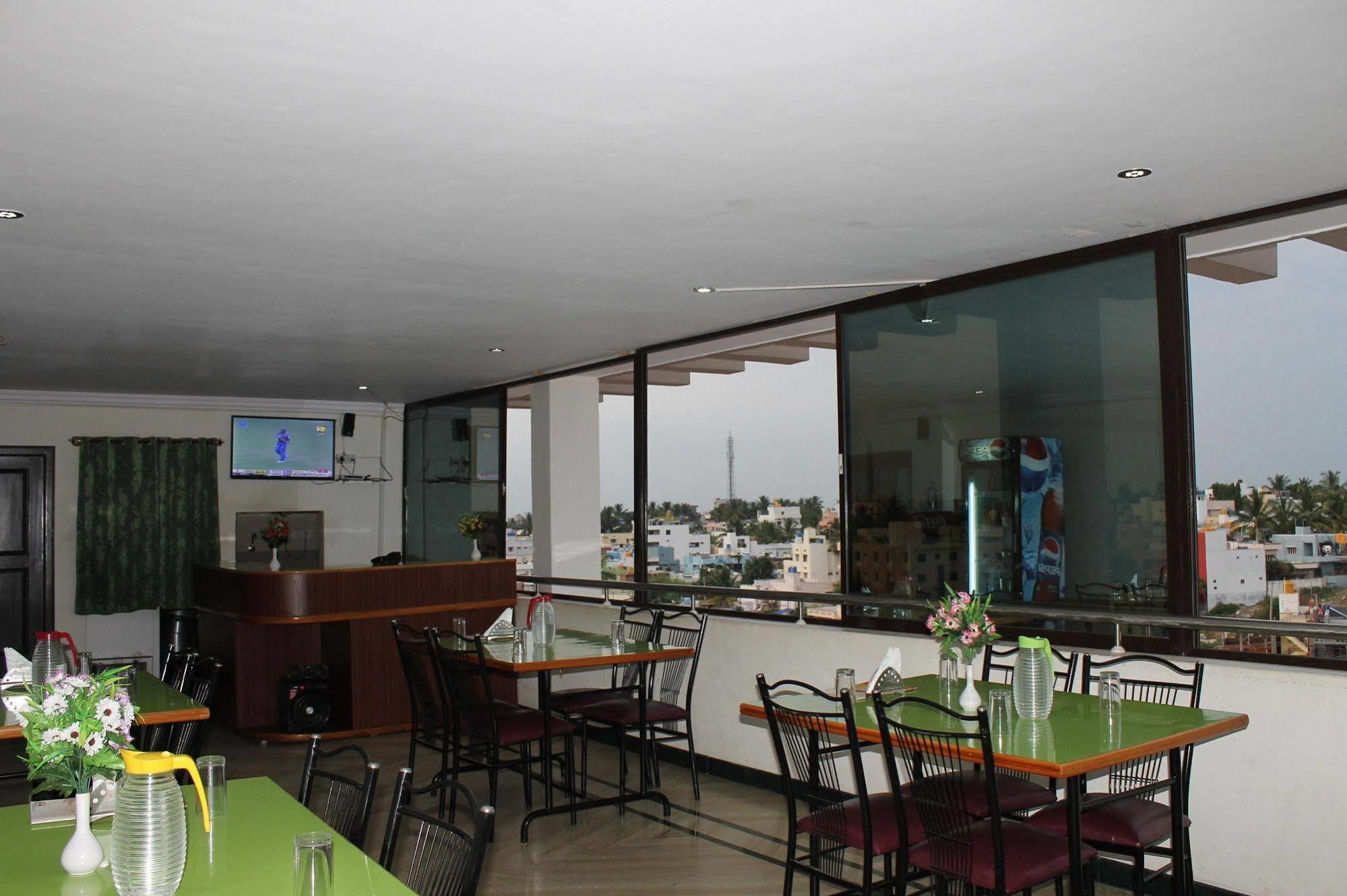 Oyo 1900 Hotel Olive Residency Mysore Bagian luar foto