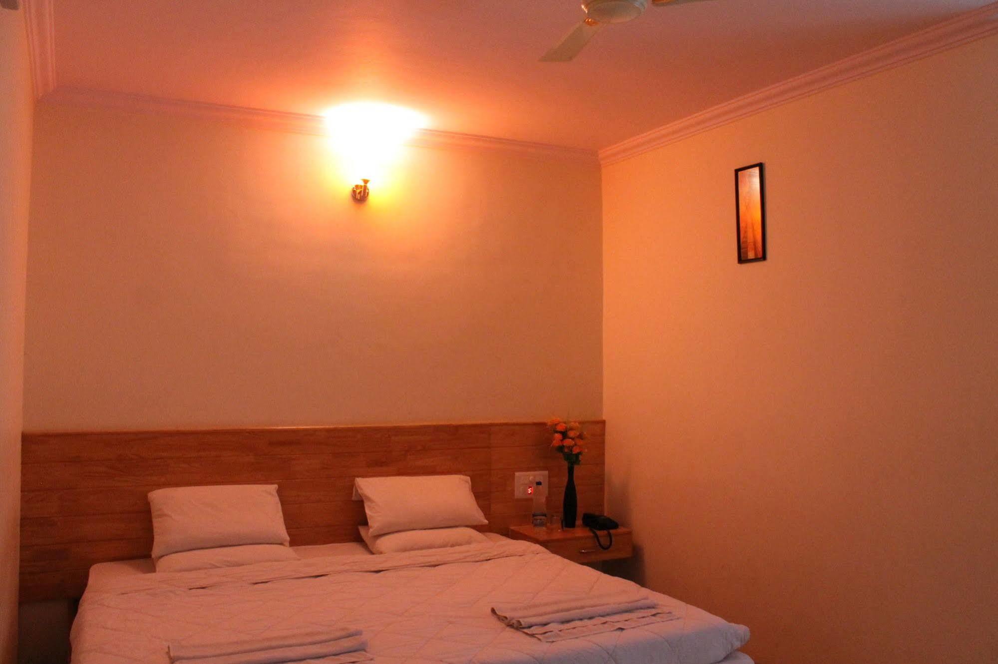 Oyo 1900 Hotel Olive Residency Mysore Bagian luar foto