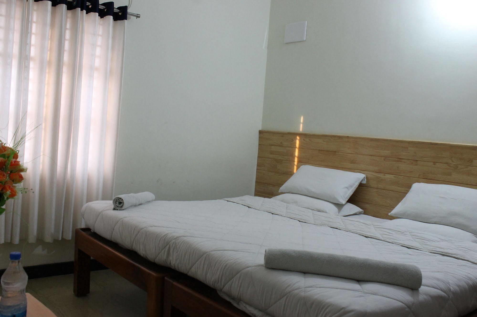 Oyo 1900 Hotel Olive Residency Mysore Bagian luar foto
