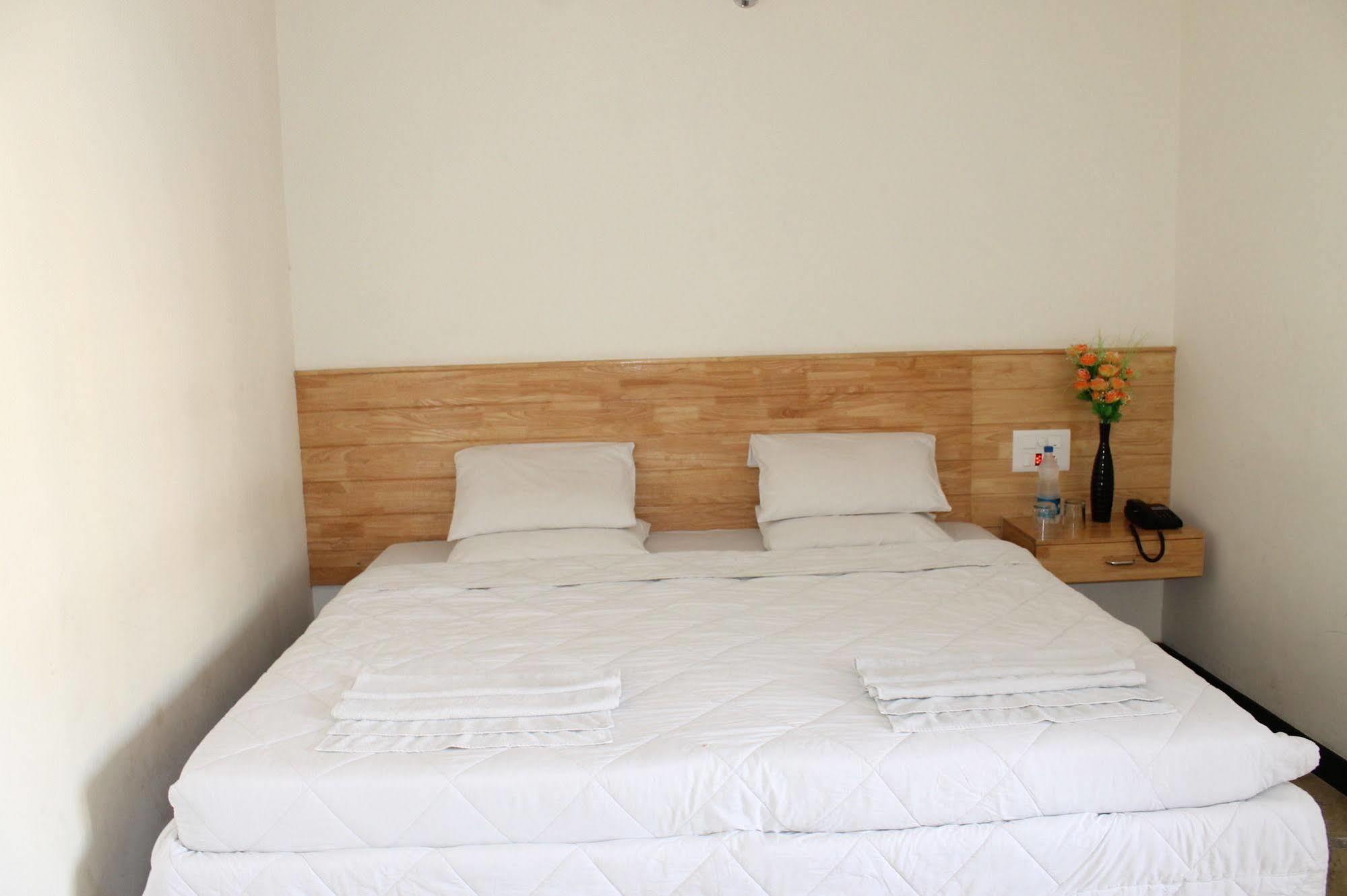 Oyo 1900 Hotel Olive Residency Mysore Bagian luar foto
